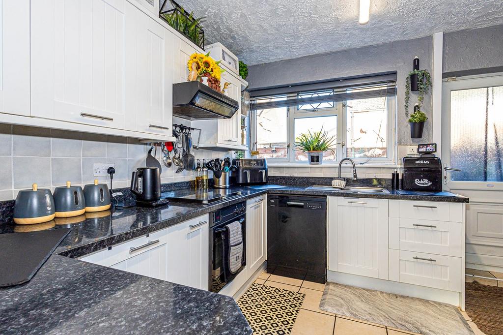 Avenue, Eccles, Manchester, M30 3 bed semidetached house £
