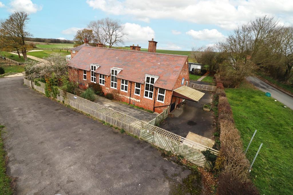 The Old School, Weaverthorpe YO17 8ES 3 bed barn for sale £125,000