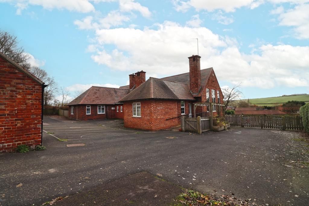 The Old School, Weaverthorpe YO17 8ES 3 bed barn for sale £125,000