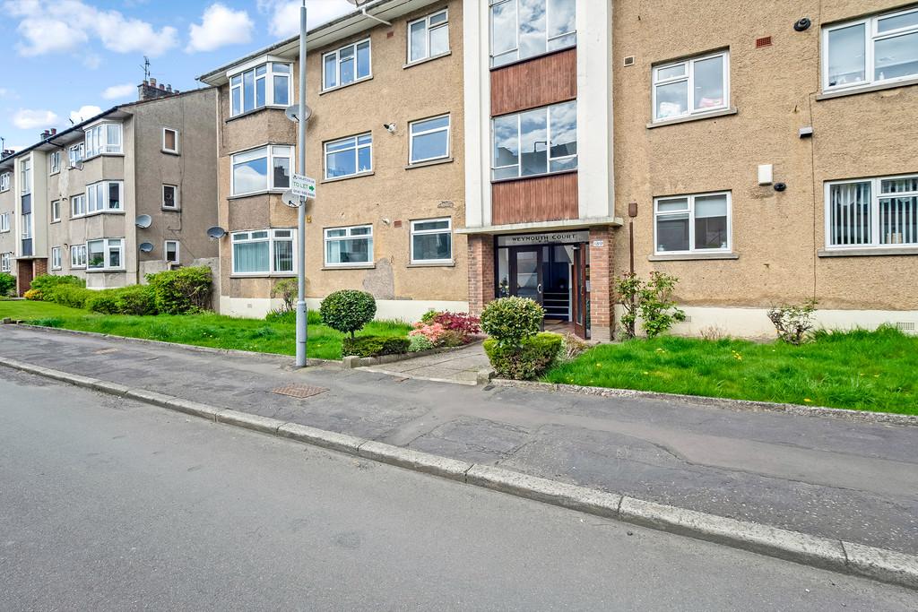 Weymouth Drive, Glasgow G12 3 bed flat £1,350 pcm (£312 pw)