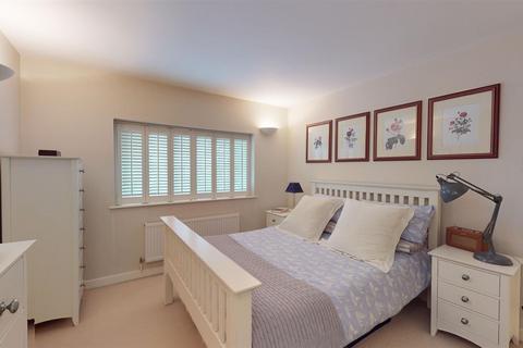 2 bedroom maisonette for sale, Streete Court, Courtdale House, CT8