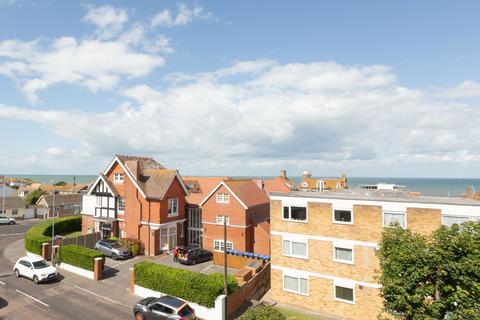 Flat 4, 74 Cuthbert Road, Westgate-on-sea, CT8 8PA
