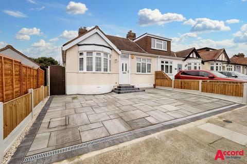 2 bedroom semi-detached bungalow for sale - Hillfoot Road, Romford, RM5