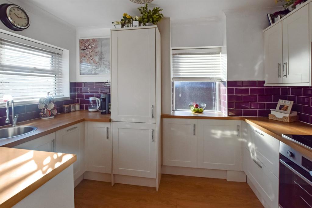 Oakfield Drive, Widnes 3 bed semidetached house for sale £230,000