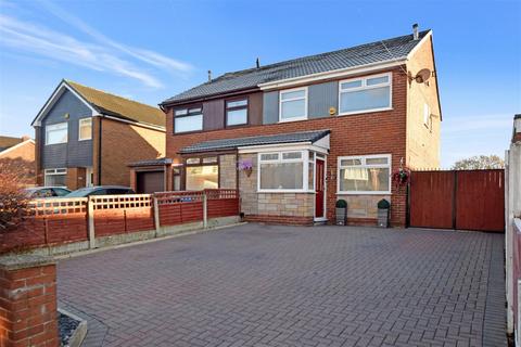 3 bedroom semi-detached house for sale - Oakfield Drive, Widnes