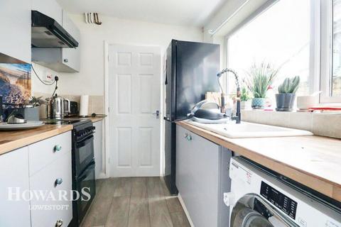 2 bedroom terraced house for sale, St Georges Road, Pakefield