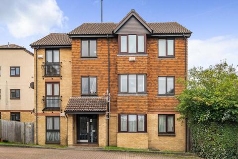 68 Gables Close, London, SE12 0UE