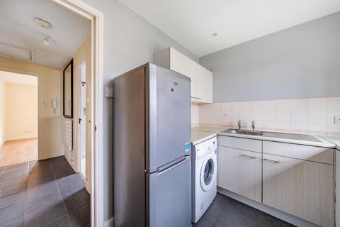 68 Gables Close, London, SE12 0UE