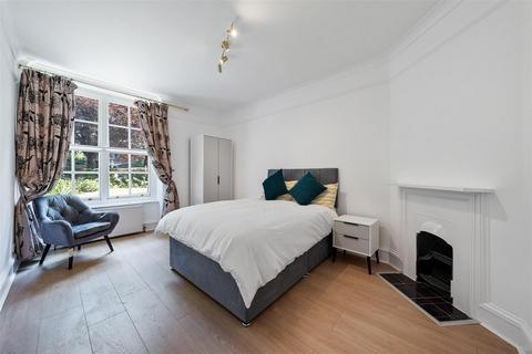 2 bedroom flat for sale, Grove End Road, St John's Wood, NW8