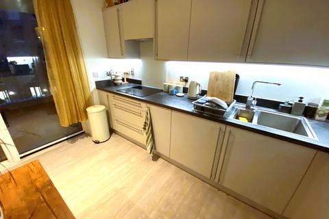 1 bedroom apartment to rent, Fielders Crescent, Barking IG11