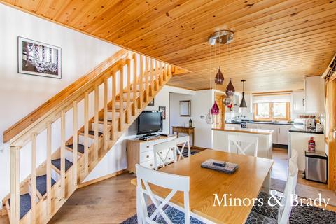 2 bedroom detached house for sale - Fritton, Caldecott Hall, NR31
