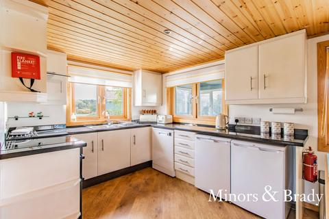 2 bedroom detached house for sale - Fritton, Caldecott Hall, NR31