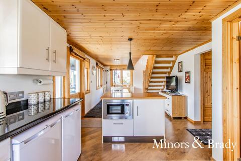 2 bedroom detached house for sale - Fritton, Caldecott Hall, NR31