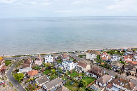 5 bedroom detached house for sale, Walton on the Naze