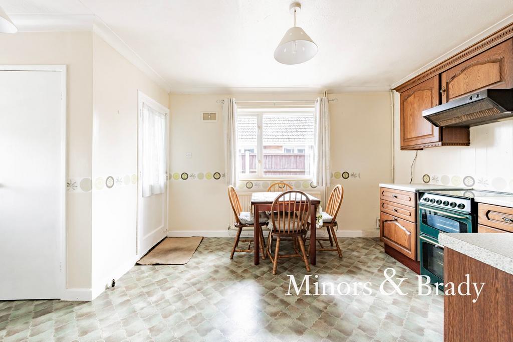 Moore Avenue, Norwich, NR6 2 bed semidetached bungalow £975 pcm (£
