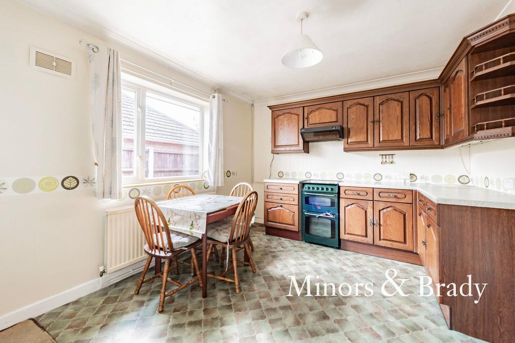 Moore Avenue, Norwich, NR6 2 bed semidetached bungalow £975 pcm (£