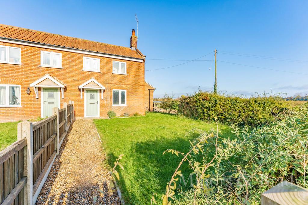 Berry Hall Road, Barton Turf, NR12 3 bed property £950 pcm (£219 pw)