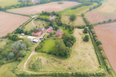 4 bedroom barn conversion for sale - Church Road, Ellough, NR34