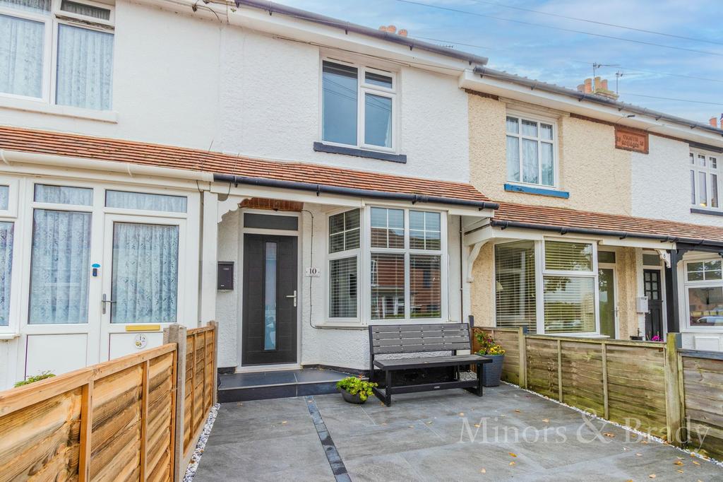 Tunstead Road, Hoveton, NR12 2 bed terraced house £1,250 pcm (£288 pw)