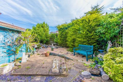 2 bedroom detached bungalow for sale - Silver Gardens, Belton, NR31