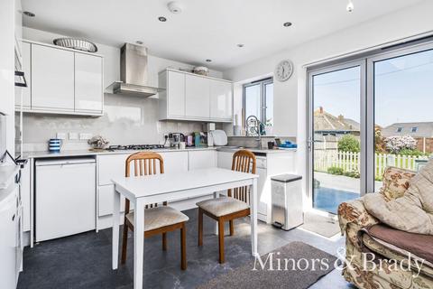 2 bedroom chalet for sale - Cross Road, Birchington, CT7
