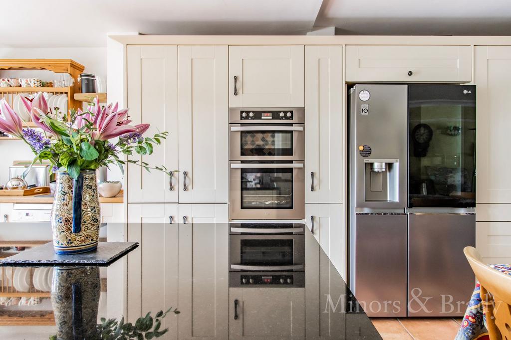 Blofield Road, Brundall, NR13 4 bed detached house £700,000