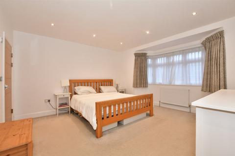 17a Heathcote Grove, London, E4 6RZ