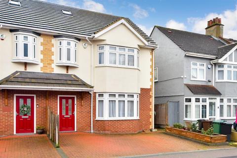 17a Heathcote Grove, London, E4 6RZ