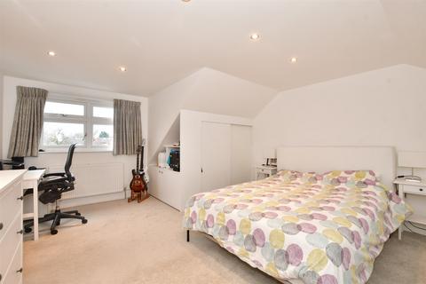 17a Heathcote Grove, London, E4 6RZ