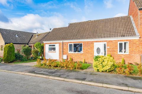 2 bedroom semi-detached bungalow for sale - Parklands Avenue, Shipdham, IP25