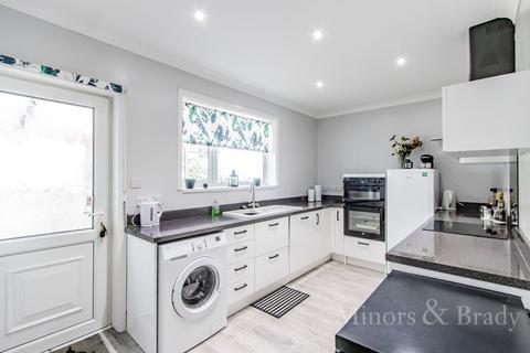 4 bedroom chalet for sale - West Avenue, Ormesby, NR29