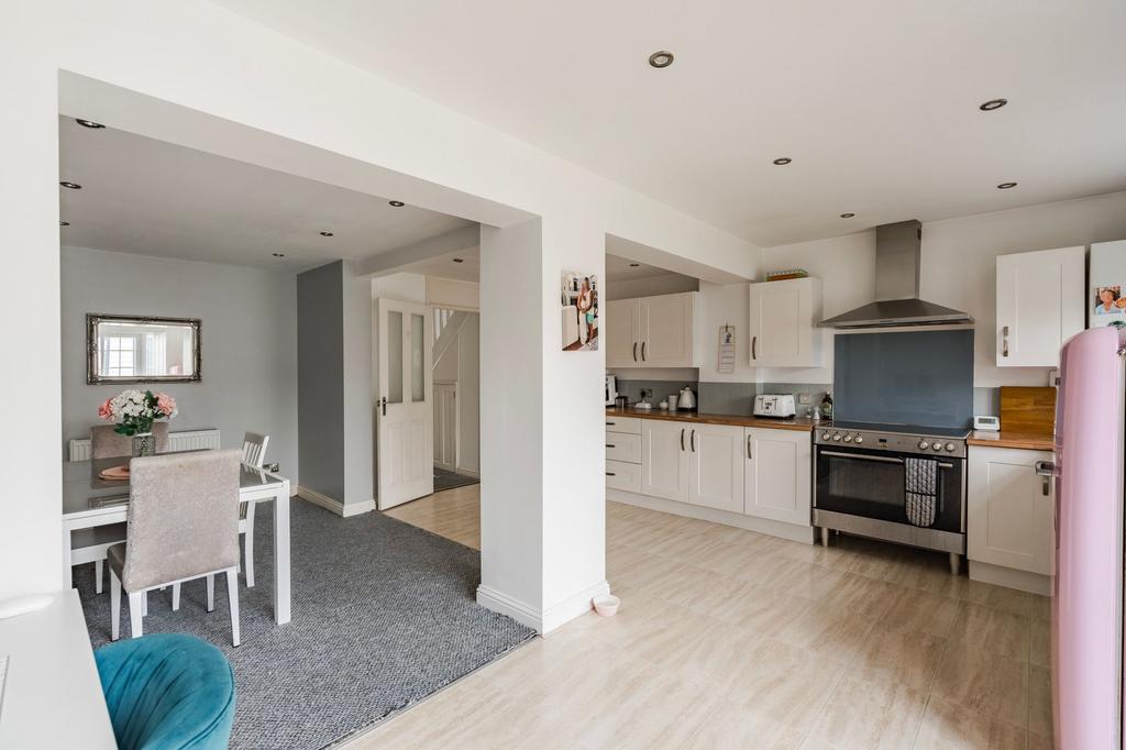 Sands Lane, Oulton, NR32 4 bed detached house for sale £325,000