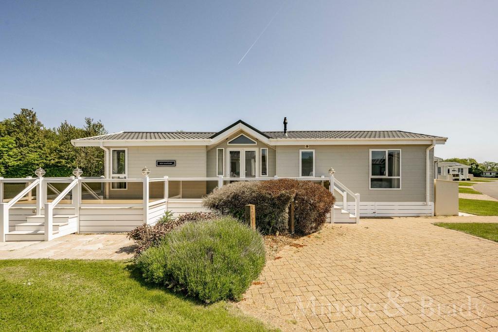Warren Road, Hopton, NR31 2 bed park home for sale £80,000
