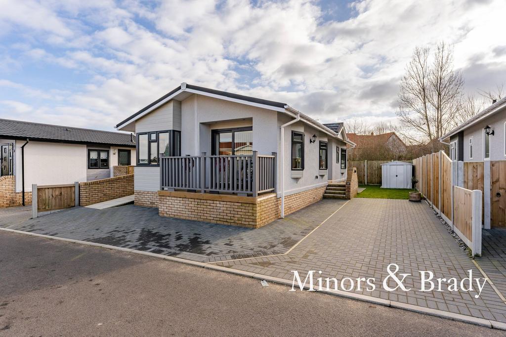 Sunninghill Close, Bradwell, NR31 2 bed park home for sale £170,000
