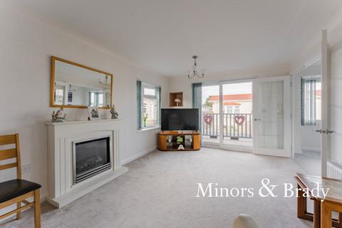 2 bedroom park home for sale - Sunninghill Close, Bradwell, NR31