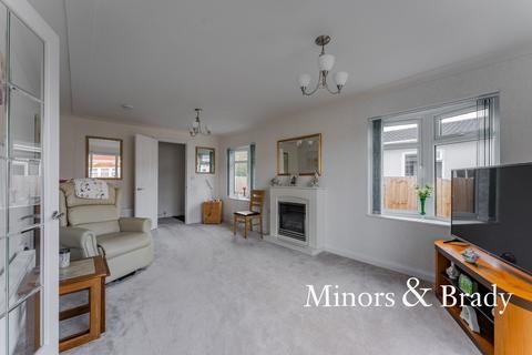 2 bedroom park home for sale - Sunninghill Close, Bradwell, NR31