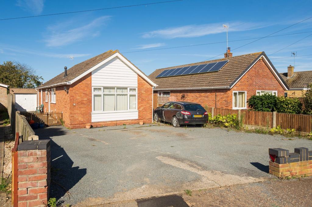 Winifred Way, CaisterOnSea, NR30 4 bed detached bungalow for sale £
