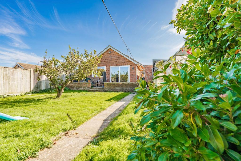 Winifred Way, CaisterOnSea, NR30 4 bed detached bungalow for sale £