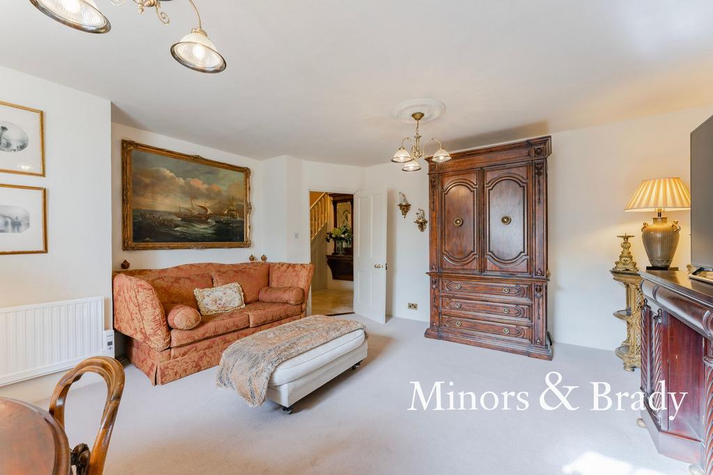 Kirkley Cliff, Lowestoft, NR33 2 bed flat for sale £160,000