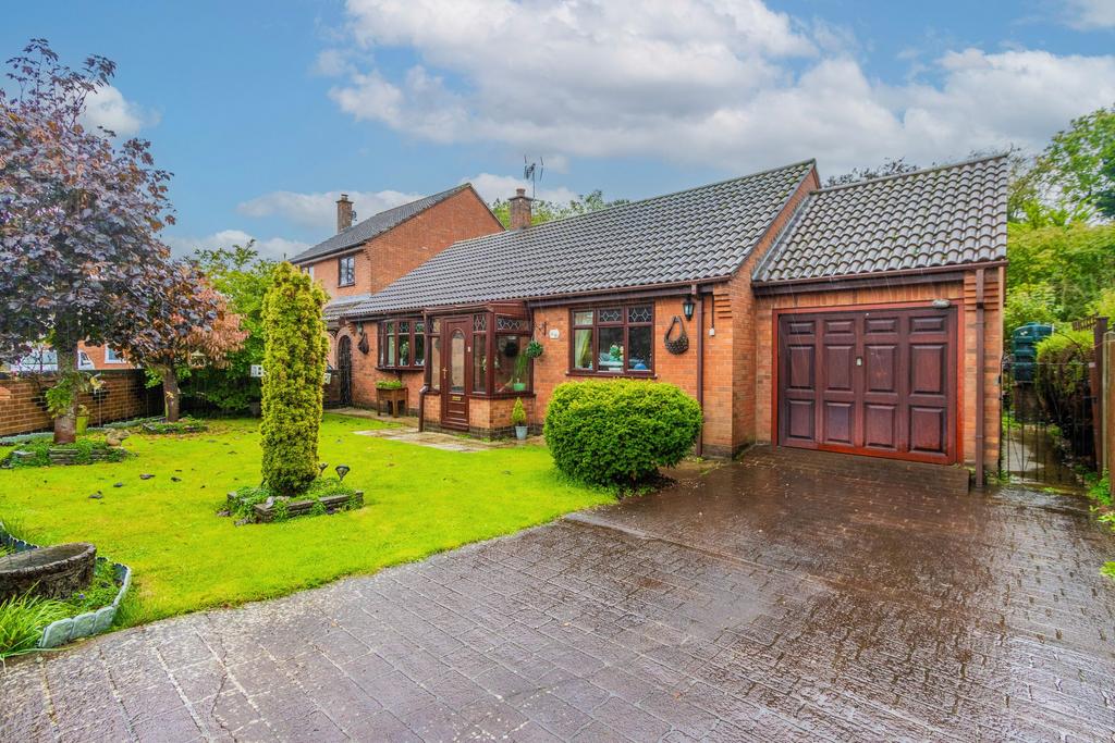 Mere Close, Saham Toney, IP25 3 bed detached bungalow for sale £240,000