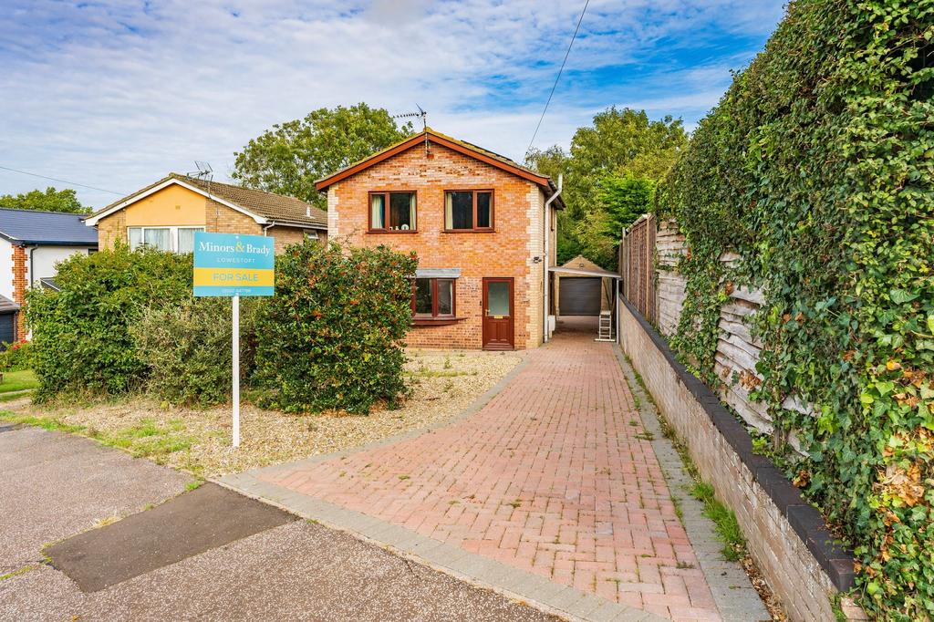 Clarkson Road, Lowestoft, NR32 3 bed detached house for sale £290,000