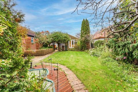 2 bedroom detached bungalow for sale - Hawthorn Crescent, Bradwell, NR31