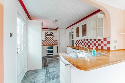 2 bedroom detached bungalow for sale - Hawthorn Crescent, Bradwell, NR31
