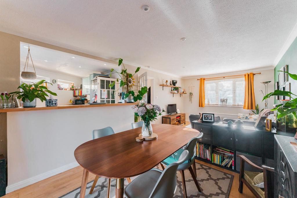Bramble Avenue, Norwich, NR6 3 bed detached house £280,000