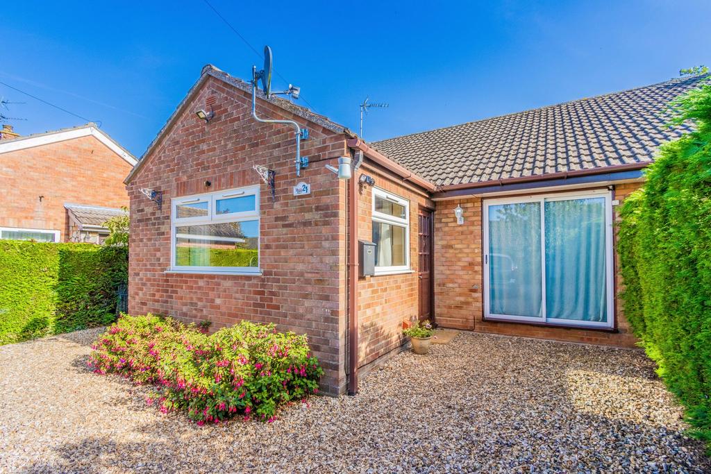 All Saints Walk, Mattishall, NR20 3 bed semidetached bungalow £250,000