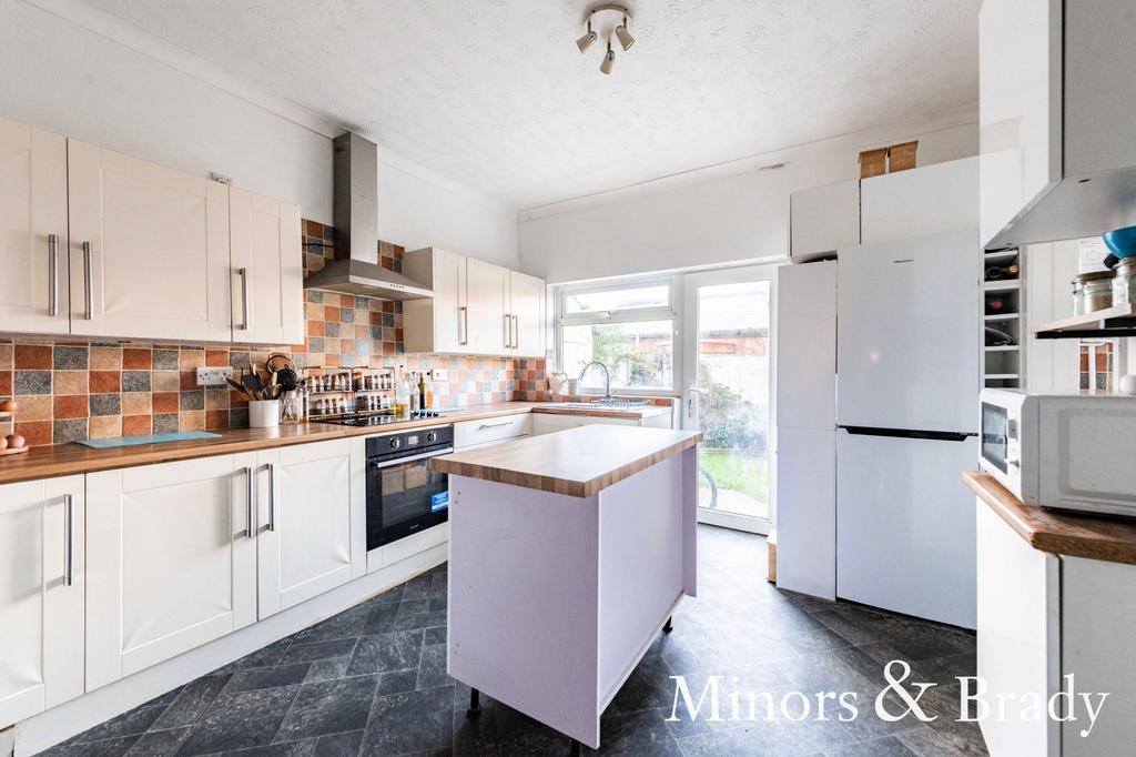 High Street, Gorleston, NR31 4 bed terraced house for sale £190,000