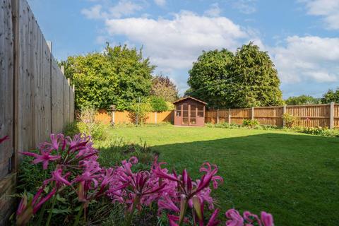 2 bedroom semi-detached bungalow for sale - Meadow Rise Close, Norwich, NR2