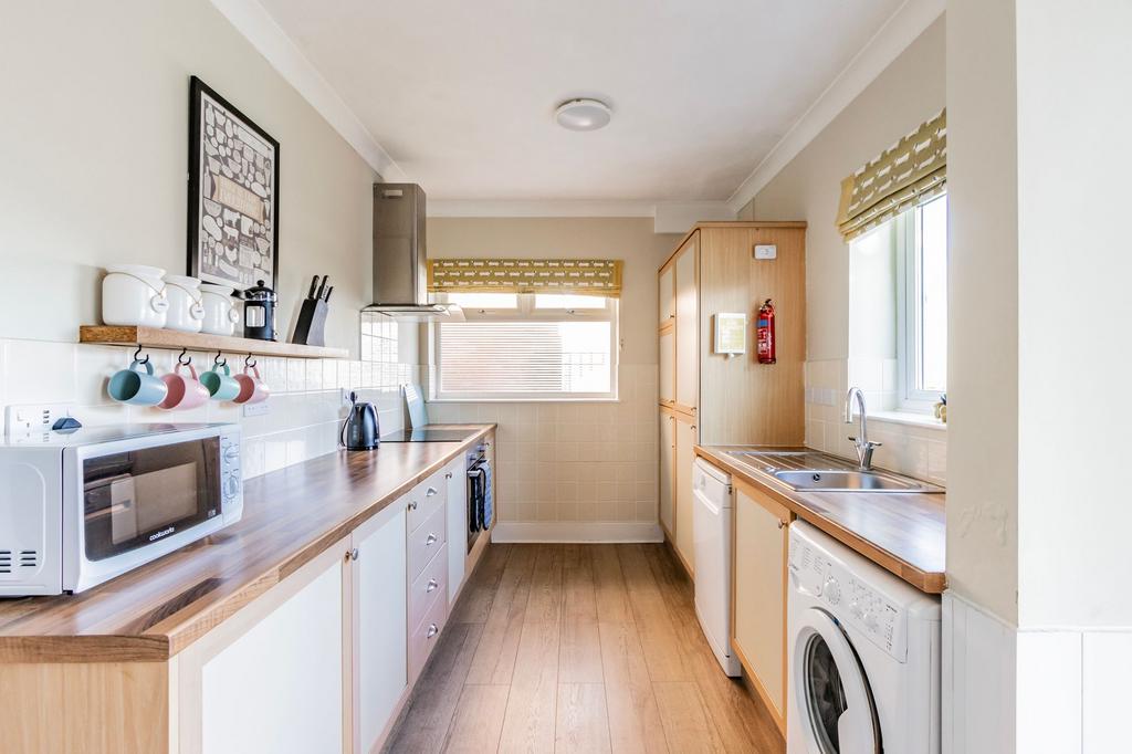 Gunton Drive, Lowestoft, NR32 2 bed detached bungalow for sale £300,000