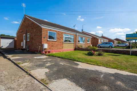 2 bedroom semi-detached bungalow for sale - Hopton Gardens, Hopton, NR31