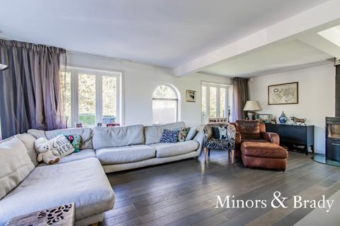 5 bedroom detached house for sale - The Street, Bramerton, NR14
